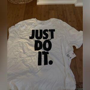 Men xxl new nike t shirt